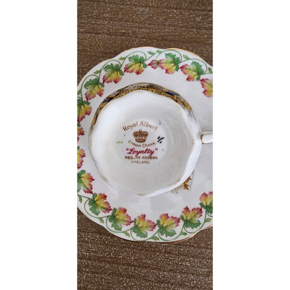 Vintage Royal Albert Loyalty Cup & Saucer Commemorative Set - Picture 4 of 9